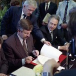 Am 16. Mai 1991 unterzeichnete Bundeswirtschaftsminister Möllemann und der sowjetische Minister für Atomenergetik und -industrie Konowalow das Abkommen in Chemnitz