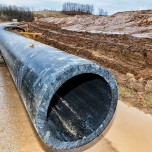 Die Rohrleitung mit einem Durchmesser von 60 cm fördert künftig das im Gessental gefasste Wasser zur Wasserbehandlungsanlage Ronneburg