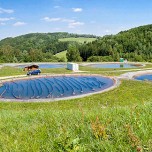Die aus sechs Becken bestehende Anlage (Foto 2010) reinigte die Wässer der Grube Pöhla, erwies sich aber als nicht wirtschaftlich