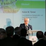 Rainer M. Türmer, Geschäftsführer des Belegschafts- und Kaufmännischen Ressorts der Wismut GmbH, begrüßte die Gäste