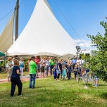 Mitglieder des Bergbautraditionsvereins Wismut unterstützten Aktionen im Kurpark für Groß und Klein