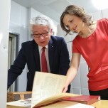 Die Bundestagsabgeordnete Elisabeth Kaiser informierte sich bei einem Besuch in der Wismut Unternehmensleitung in Chemnitz zum Stand des Projektes Wismut-Erbe