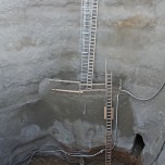 Die Baugrube erreichte mit 17 Metern Durchmesser eine Tiefe von 14 Metern (Foto Oktober 2013)