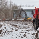 Die Mitarbeiter des Bereichs Sanierung Ronneburg beräumen das Baufeld