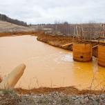 Das Sammelbecken 1 für kontaminierte Wässer (Aufnahme vom März 2011) wurde zurückgebaut