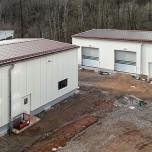 Der Rohbau für die neuen Werkstatt- und Lagerhallen am Schachtkomplex 371 in Hartenstein ist fertig