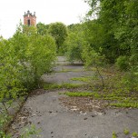 Reste von Betonplatten im Mai 2015