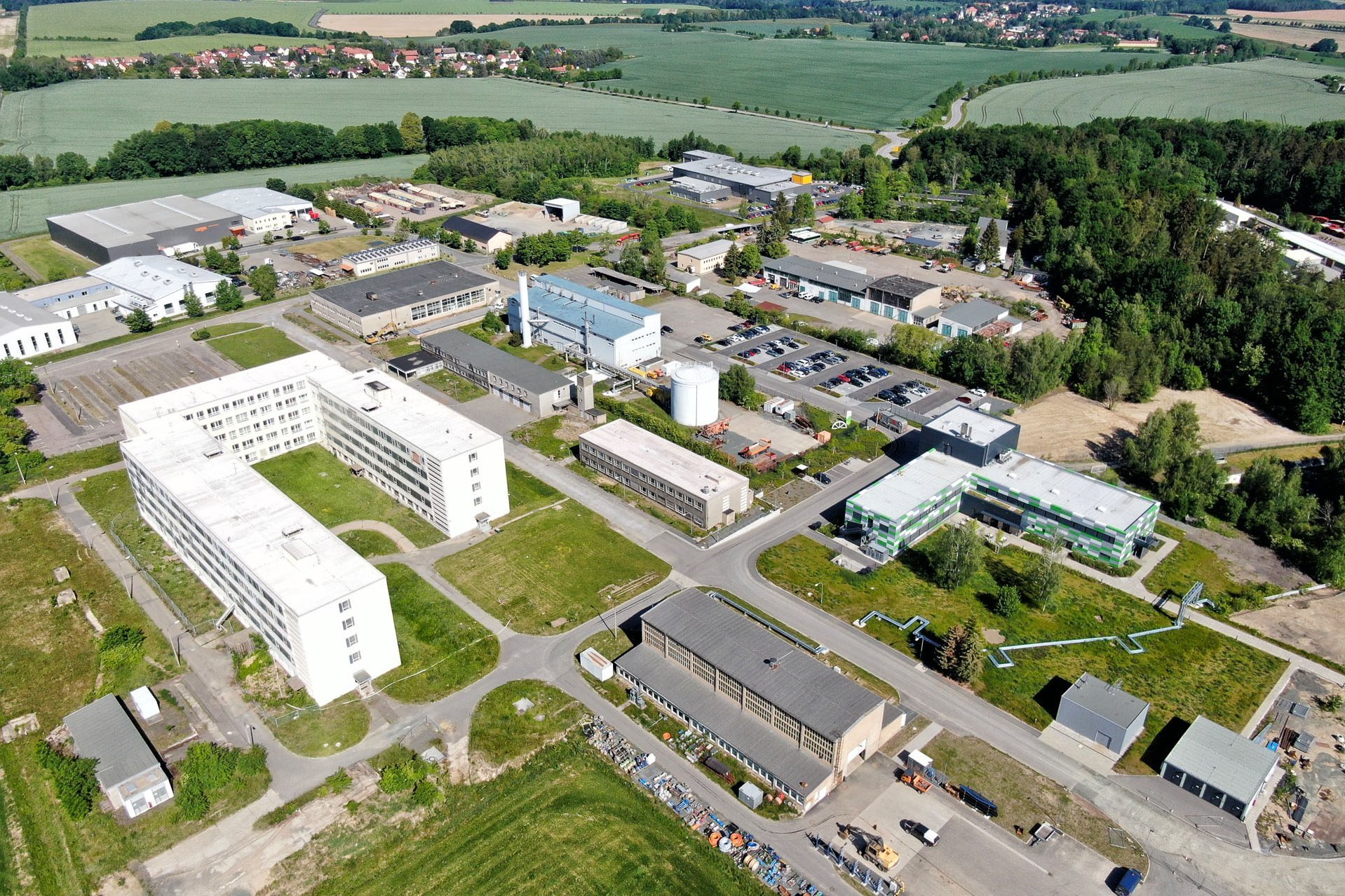 Betriebsfläche mit vielen Gebäuden