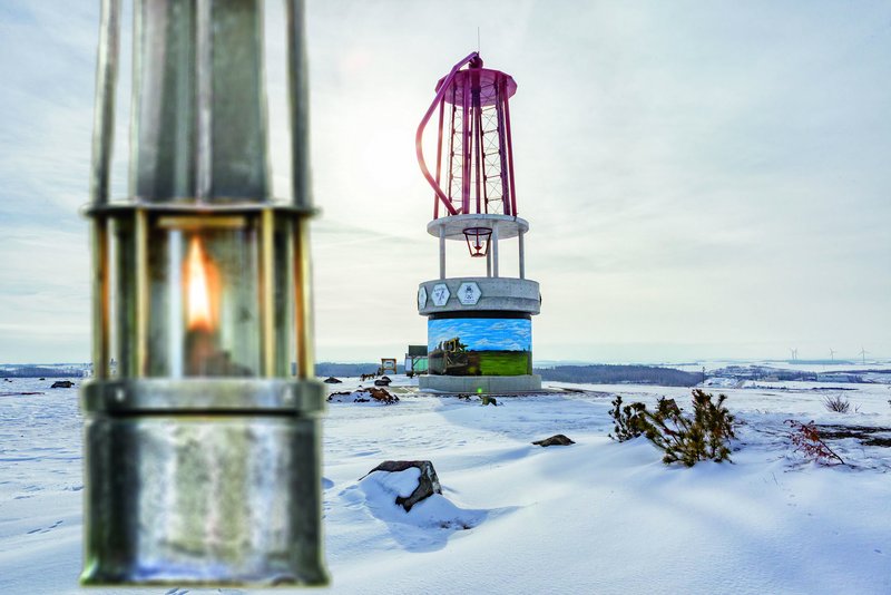 Montage einer Grubenlampe und dem Nachbau