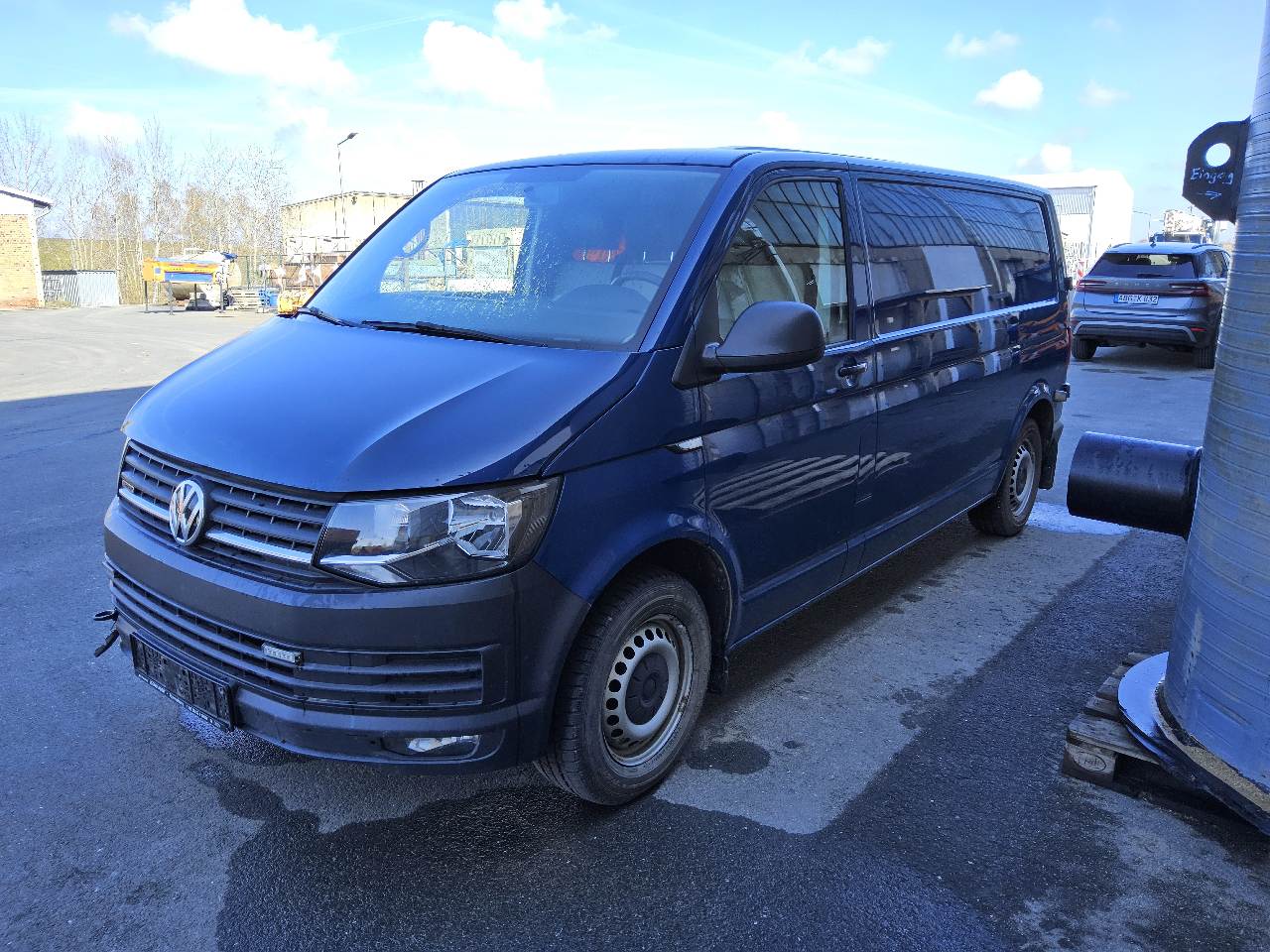 gebr. VW Transporter T6 geschl. Kasten mit Regalen